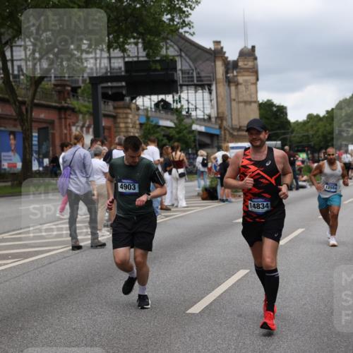 29.06.2025 - hella hamburg halbmarathon Yannick Fuchs http://msf.ph/oto/8270704 29.06.2025 10:49:04 20KM 1506, 1628, 2029, 2119, 2252, 2448, 2561, 2955, 3256, 3652, 4029, 4616, 4868, 4903, 5021, 6355, 6433, 6891, 6938, 8487, 8618, 8973, 10044, 10188, 10368, 10376, 11184, 11568, 11797, 11799, 12483, 12526, 12584, 13267, 14750, 14834, 14845, 14909, 15854, 15868, 15896, 16110, 16327, 17842, 18031, 18190, 18380 meine-sportfotos.de