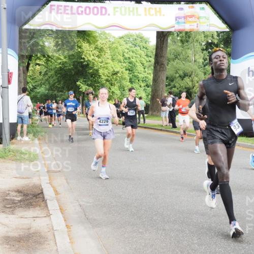 29.06.2025 - hella hamburg halbmarathon MichiJ http://msf.ph/oto/8270716 29.06.2025 10:31:15 Zwischen KM18-KM19 1353, 2653, 3116, 3697, 4229, 4235, 7448, 7635, 7734, 7765, 9364, 10216, 11907, 12327, 15233, 16626, 17733, 17864, 17911, 18274, 18449, 18632, 18659, 18920, 18987, 19090 meine-sportfotos.de