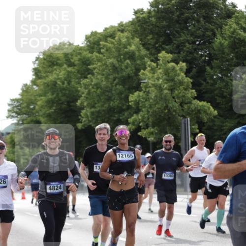 29.06.2025 - hella hamburg halbmarathon Jannik Wohlers http://msf.ph/oto/8270744 29.06.2025 10:33:52 Lombardsbrücke 1672, 2265, 2412, 2464, 2496, 2510, 2511, 2801, 2933, 3145, 3829, 3848, 4824, 4826, 5609, 6105, 6574, 7324, 7329, 8277, 8349, 8965, 10360, 10564, 11432, 11668, 11872, 12165, 12896, 13437, 13485, 13747, 13957, 14047, 14058, 14854, 14855, 14918, 14919, 15793, 15983, 16115, 16578, 16919, 17105, 17230, 17650, 17789, 17953, 18044 meine-sportfotos.de