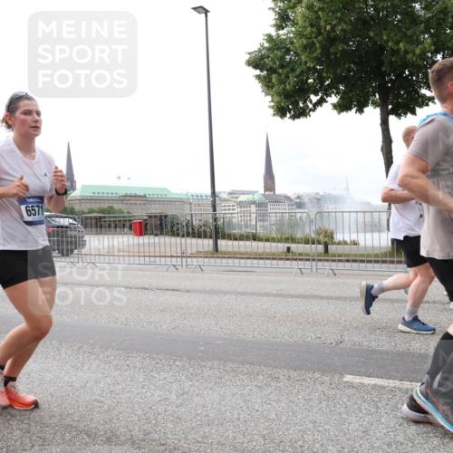 29.06.2025 - hella hamburg halbmarathon Lena Gebhardt http://msf.ph/oto/8270769 29.06.2025 10:34:49 Lombardsbrücke 3705, 6571, 1025, 1284, 1849, 2023, 2355, 2412, 2510, 2511, 3130, 3409, 3420, 4540, 4884, 5453, 5609, 6034, 6171, 6310, 6329, 6335, 6379, 6397, 6571, 6574, 6803, 6843, 7020, 7299, 7386, 7644, 7733, 8369, 8705, 8793, 9122, 9164, 9248, 9379, 9448, 9514, 10335, 10358, 10464, 10606, 10674, 11122, 11245, 11646, 11872, 12019, 12164, 12236, 12382, 12764, 13957, 15477, 16238, 16311, 16390, 16682, 16919, 17230, 18158, 18941 meine-sportfotos.de