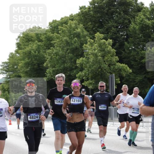 29.06.2025 - hella hamburg halbmarathon Jannik Wohlers http://msf.ph/oto/8270841 29.06.2025 10:33:52 Lombardsbrücke 1672, 2265, 2412, 2464, 2496, 2510, 2511, 2801, 2933, 3145, 3829, 3848, 4824, 4826, 5609, 6105, 6574, 7324, 7329, 8277, 8349, 8965, 10360, 10564, 11432, 11668, 11872, 12165, 12896, 13437, 13485, 13747, 13957, 14047, 14058, 14854, 14855, 14918, 14919, 15793, 15983, 16115, 16578, 16919, 17105, 17230, 17650, 17789, 17953, 18044 meine-sportfotos.de