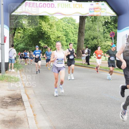 29.06.2025 - hella hamburg halbmarathon MichiJ http://msf.ph/oto/8270859 29.06.2025 10:31:15 Zwischen KM18-KM19 1353, 2653, 3116, 3697, 4229, 4235, 7448, 7635, 7734, 7765, 9364, 10216, 11907, 12327, 15233, 16626, 17733, 17864, 17911, 18274, 18449, 18632, 18659, 18920, 18987, 19090 meine-sportfotos.de