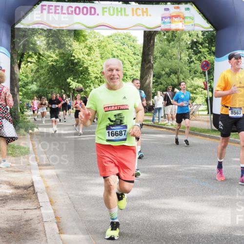 29.06.2025 - hella hamburg halbmarathon MichiJ http://msf.ph/oto/8270875 29.06.2025 10:55:48 Zwischen KM18-KM19 1610, 4453, 5166, 6026, 8256, 8563, 15369, 16687, 18189 meine-sportfotos.de