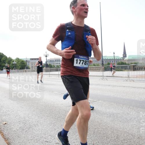 29.06.2025 - hella hamburg halbmarathon Lena Gebhardt http://msf.ph/oto/8270878 29.06.2025 10:11:22 Lombardsbrücke 1166, 1531, 1723, 1781, 1866, 2868, 3837, 4287, 5254, 5653, 7271, 7370, 8115, 8171, 8206, 8207, 8368, 8561, 8807, 8810, 9119, 10196, 10372, 11149, 11321, 11755, 12286, 12556, 12571, 12790, 12836, 13203, 13603, 13939, 14008, 14022, 14149, 14270, 15009, 15252, 15797, 15908, 16383, 17142, 17500, 17787, 18278, 18382, 19172, 19241 meine-sportfotos.de