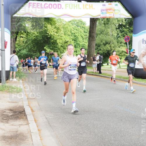 29.06.2025 - hella hamburg halbmarathon MichiJ http://msf.ph/oto/8270898 29.06.2025 10:31:15 Zwischen KM18-KM19 1353, 2653, 3116, 3697, 4229, 4235, 7448, 7635, 7734, 7765, 9364, 10216, 11907, 12327, 15233, 16626, 17733, 17864, 17911, 18274, 18449, 18632, 18659, 18920, 18987, 19090 meine-sportfotos.de