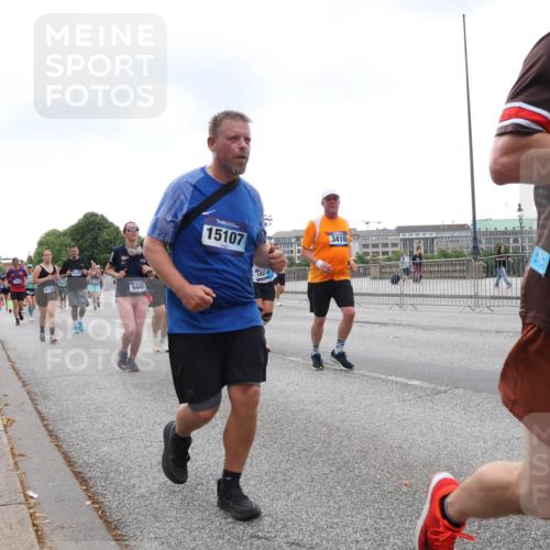 29.06.2025 - hella hamburg halbmarathon Lena Gebhardt http://msf.ph/oto/8270921 29.06.2025 10:46:20 Lombardsbrücke 1004, 1100, 1429, 1465, 1532, 1555, 1608, 1837, 1867, 1868, 2398, 2423, 2500, 2697, 2773, 2813, 2951, 2954, 3410, 3469, 4104, 4119, 4223, 4355, 4448, 4572, 4604, 5697, 5703, 5769, 5770, 5854, 5892, 6068, 6124, 6161, 6333, 6392, 7303, 7364, 7368, 7374, 7605, 7767, 7894, 7960, 7983, 8047, 8551, 8700, 9120, 9121, 9129, 9337, 9426, 9445, 9691, 10153, 10230, 10511, 11358, 11361, 11876, 11910, 12298, 12333, 12507, 12522, 13969, 14261, 15852, 16882 meine-sportfotos.de