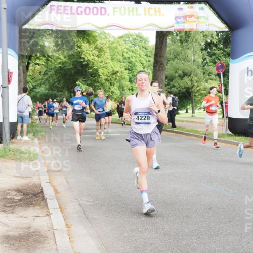 29.06.2025 - hella hamburg halbmarathon MichiJ http://msf.ph/oto/8271029 29.06.2025 10:31:16 Zwischen KM18-KM19 1353, 2653, 4229, 4235, 7448, 7635, 7734, 7765, 9364, 10216, 11177, 11907, 12327, 15233, 17733, 17864, 17911, 18274, 18449, 18659, 18920, 18987, 19090 meine-sportfotos.de