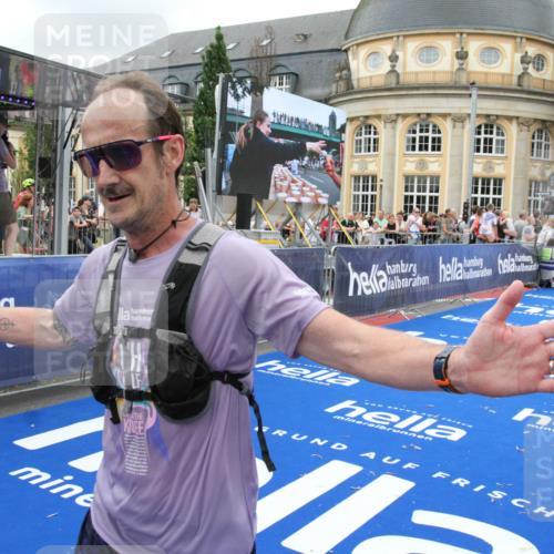 29.06.2025 - hella hamburg halbmarathon Michael Strokosch http://msf.ph/oto/8271057 29.06.2025 10:53:13 Ziel 2111, 2208, 3059, 4121, 7383, 7864, 8273, 8361, 9537, 14323, 16929, 16986, 19208 meine-sportfotos.de