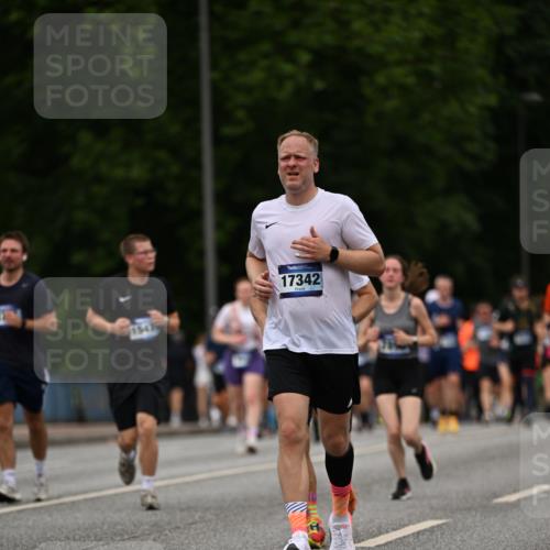 29.06.2025 - hella hamburg halbmarathon Dr. Thomas Lammeyer http://msf.ph/oto/8271060 29.06.2025 10:36:02 Kennedybrücke 1235, 1292, 2672, 3358, 3752, 4314, 4877, 4924, 5496, 5601, 5658, 5743, 6344, 7295, 7334, 7344, 7570, 7695, 7816, 7898, 8304, 8538, 8757, 9478, 9604, 9882, 10421, 10653 meine-sportfotos.de