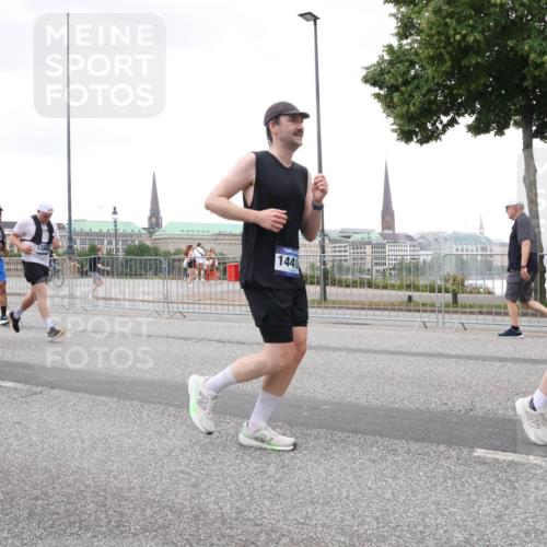 29.06.2025 - hella hamburg halbmarathon Lena Gebhardt http://msf.ph/oto/8271062 29.06.2025 10:54:21 Lombardsbrücke 19167, 16628, 12898, 1441, 1017, 1263, 1744, 1762, 1779, 1789, 1822, 1949, 2244, 2372, 2532, 2586, 2600, 2761, 2854, 3079, 3187, 3188, 3249, 3364, 3465, 3467, 3557, 3761, 3795, 3857, 4323, 4685, 4720, 4838, 4971, 5157, 5185, 5216, 5309, 5514, 5804, 5817, 5898, 5933, 5964, 5993, 6023, 6192, 6279, 6468, 6583, 6987, 6988, 7498, 7670, 7874, 7946, 7986, 8801, 8803, 8867, 8924, 9130, 9138, 9203, 9503, 9572, 10207, 11354, 11390, 11567, 11569, 11785, 12930 meine-sportfotos.de