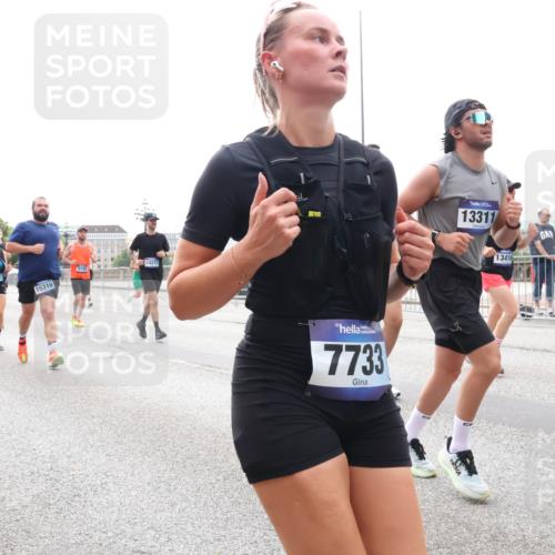 29.06.2025 - hella hamburg halbmarathon Lena Gebhardt http://msf.ph/oto/8271073 29.06.2025 10:34:50 Lombardsbrücke 15477, 15310, 3130, 14273, 7733, 13311, 13416, 1025, 1284, 1497, 1849, 2023, 2355, 2412, 2510, 2511, 3130, 3409, 3420, 4540, 4884, 5453, 5609, 6034, 6171, 6310, 6329, 6335, 6379, 6397, 6571, 6574, 6803, 6843, 7020, 7299, 7386, 7644, 7733, 8369, 8705, 8793, 9122, 9164, 9248, 9379, 9448, 9514, 10335, 10358, 10464, 10606, 10674, 11122, 11245, 11646, 11872, 12019, 12164, 12236, 12382, 12764, 13957, 15477, 16238, 16311, 16390, 16682, 16919, 17230, 18158, 18941 meine-sportfotos.de