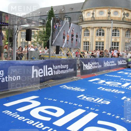 29.06.2025 - hella hamburg halbmarathon Michael Strokosch http://msf.ph/oto/8271078 29.06.2025 10:53:13 Ziel 2111, 2208, 3059, 4121, 7383, 7864, 8273, 8361, 9537, 14323, 16929, 16986, 19208 meine-sportfotos.de