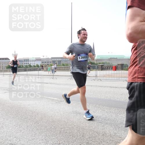 29.06.2025 - hella hamburg halbmarathon Lena Gebhardt http://msf.ph/oto/8271099 29.06.2025 10:11:22 Lombardsbrücke 1166, 1531, 1723, 1781, 1866, 2868, 3837, 4287, 5254, 5653, 7271, 7370, 8115, 8171, 8206, 8207, 8368, 8561, 8807, 8810, 9119, 10196, 10372, 11149, 11321, 11755, 12286, 12556, 12571, 12790, 12836, 13203, 13603, 13939, 14008, 14022, 14149, 14270, 15009, 15252, 15797, 15908, 16383, 17142, 17500, 17787, 18278, 18382, 19172, 19241 meine-sportfotos.de