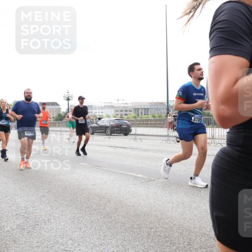 29.06.2025 - hella hamburg halbmarathon Lena Gebhardt http://msf.ph/oto/8271118 29.06.2025 10:34:50 Lombardsbrücke 1347, 15477, 15310, 3130, 14273, 8705, 77, 1025, 1284, 1497, 1849, 2023, 2355, 2412, 2510, 2511, 3130, 3409, 3420, 4540, 4884, 5453, 5609, 6034, 6171, 6310, 6329, 6335, 6379, 6397, 6571, 6574, 6803, 6843, 7020, 7299, 7386, 7644, 7733, 8369, 8705, 8793, 9122, 9164, 9248, 9379, 9448, 9514, 10335, 10358, 10464, 10606, 10674, 11122, 11245, 11646, 11872, 12019, 12164, 12236, 12382, 12764, 13957, 15477, 16238, 16311, 16390, 16682, 16919, 17230, 18158, 18941 meine-sportfotos.de