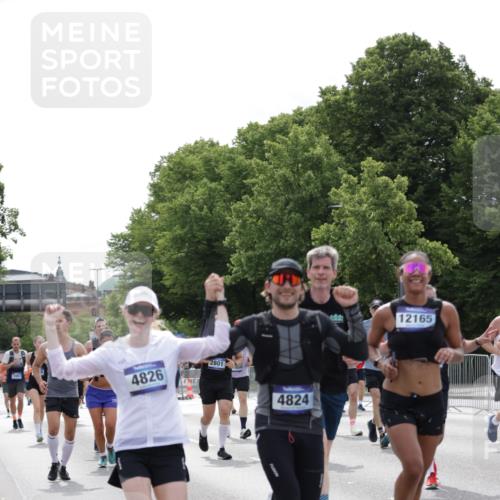29.06.2025 - hella hamburg halbmarathon Jannik Wohlers http://msf.ph/oto/8271126 29.06.2025 10:33:53 Lombardsbrücke 1672, 2265, 2412, 2464, 2496, 2510, 2511, 2801, 2933, 3145, 3829, 3848, 4824, 4826, 5609, 6105, 6571, 6574, 7324, 7329, 8349, 8965, 9379, 10360, 10564, 11432, 11668, 11872, 12165, 12896, 13437, 13747, 13957, 14047, 14058, 14854, 14855, 14918, 14919, 15793, 15983, 16115, 16578, 16919, 17105, 17230, 17650, 17789, 18044, 18941 meine-sportfotos.de