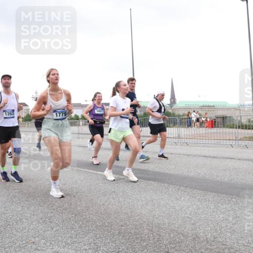 29.06.2025 - hella hamburg halbmarathon Lena Gebhardt http://msf.ph/oto/8271131 29.06.2025 10:54:21 Lombardsbrücke 6987, 1263, 117, 1779, 3467, 1017, 1263, 1744, 1762, 1779, 1789, 1822, 1949, 2244, 2372, 2532, 2586, 2600, 2761, 2854, 3079, 3187, 3188, 3249, 3364, 3465, 3467, 3557, 3761, 3795, 3857, 4323, 4685, 4720, 4838, 4971, 5157, 5185, 5216, 5309, 5514, 5804, 5817, 5898, 5933, 5964, 5993, 6023, 6192, 6279, 6468, 6583, 6987, 6988, 7498, 7670, 7874, 7946, 7986, 8801, 8803, 8867, 8924, 9130, 9138, 9203, 9503, 9572, 10207, 11354, 11390, 11567, 11569, 11785, 12930 meine-sportfotos.de