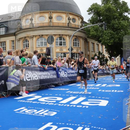29.06.2025 - hella hamburg halbmarathon Strokosch-Dieckow http://msf.ph/oto/8271137 29.06.2025 10:46:38 Ziel 1920, 1942, 3976, 5459, 6630, 9051, 9529, 13525, 13554, 14541, 15026, 15133, 15206, 15714, 15900, 16175, 17281, 17461, 17743, 17865, 18297, 18882, 19128 meine-sportfotos.de
