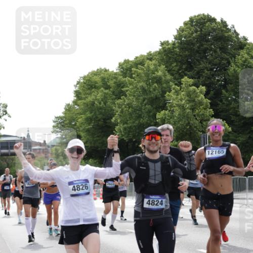29.06.2025 - hella hamburg halbmarathon Jannik Wohlers http://msf.ph/oto/8271149 29.06.2025 10:33:53 Lombardsbrücke 1672, 2265, 2412, 2464, 2496, 2510, 2511, 2801, 2933, 3145, 3829, 3848, 4824, 4826, 5609, 6105, 6571, 6574, 7324, 7329, 8349, 8965, 9379, 10360, 10564, 11432, 11668, 11872, 12165, 12896, 13437, 13747, 13957, 14047, 14058, 14854, 14855, 14918, 14919, 15793, 15983, 16115, 16578, 16919, 17105, 17230, 17650, 17789, 18044, 18941 meine-sportfotos.de
