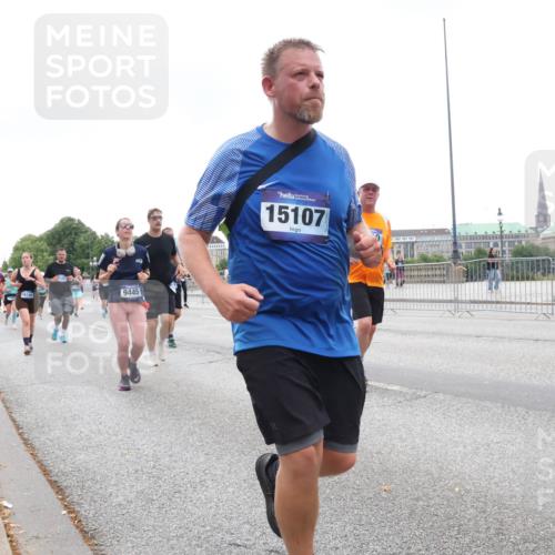 29.06.2025 - hella hamburg halbmarathon Lena Gebhardt http://msf.ph/oto/8271155 29.06.2025 10:46:20 Lombardsbrücke 1004, 1100, 1429, 1465, 1532, 1555, 1608, 1837, 1867, 1868, 2398, 2423, 2500, 2697, 2773, 2813, 2951, 2954, 3410, 3469, 4104, 4119, 4223, 4355, 4448, 4572, 4604, 5697, 5703, 5769, 5770, 5854, 5892, 6068, 6124, 6161, 6333, 6392, 7303, 7364, 7368, 7374, 7605, 7767, 7894, 7960, 7983, 8047, 8551, 8700, 9120, 9121, 9129, 9337, 9426, 9445, 9691, 10153, 10230, 10511, 11358, 11361, 11876, 11910, 12298, 12333, 12507, 12522, 13969, 14261, 15852, 16882 meine-sportfotos.de