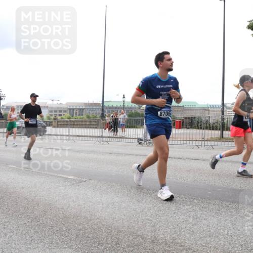 29.06.2025 - hella hamburg halbmarathon Lena Gebhardt http://msf.ph/oto/8271190 29.06.2025 10:34:50 Lombardsbrücke 15477, 15310, 3130, 14273, 8705, 1025, 1284, 1497, 1849, 2023, 2355, 2412, 2510, 2511, 3130, 3409, 3420, 4540, 4884, 5453, 5609, 6034, 6171, 6310, 6329, 6335, 6379, 6397, 6571, 6574, 6803, 6843, 7020, 7299, 7386, 7644, 7733, 8369, 8705, 8793, 9122, 9164, 9248, 9379, 9448, 9514, 10335, 10358, 10464, 10606, 10674, 11122, 11245, 11646, 11872, 12019, 12164, 12236, 12382, 12764, 13957, 15477, 16238, 16311, 16390, 16682, 16919, 17230, 18158, 18941 meine-sportfotos.de