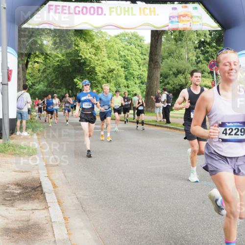 29.06.2025 - hella hamburg halbmarathon MichiJ http://msf.ph/oto/8271212 29.06.2025 10:31:16 Zwischen KM18-KM19 1353, 2653, 4229, 4235, 7448, 7635, 7734, 7765, 9364, 10216, 11177, 11907, 12327, 15233, 17733, 17864, 17911, 18274, 18449, 18659, 18920, 18987, 19090 meine-sportfotos.de