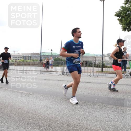 29.06.2025 - hella hamburg halbmarathon Lena Gebhardt http://msf.ph/oto/8271233 29.06.2025 10:34:51 Lombardsbrücke 15310, 3130, 14273, 8705, 1025, 1284, 1497, 1849, 2023, 2355, 2412, 3130, 3409, 3420, 4540, 4884, 5453, 5609, 6034, 6171, 6310, 6329, 6335, 6379, 6397, 6571, 6803, 6843, 7020, 7299, 7386, 7644, 7733, 8369, 8705, 8793, 9122, 9164, 9248, 9379, 9448, 9514, 10335, 10358, 10464, 10606, 10674, 11122, 11245, 11646, 11872, 12019, 12164, 12236, 12382, 12764, 13957, 15477, 16238, 16311, 16390, 16682, 16919, 17230, 18158, 18941 meine-sportfotos.de