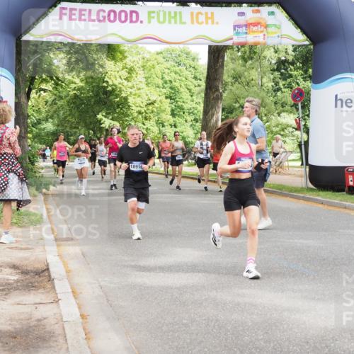 29.06.2025 - hella hamburg halbmarathon MichiJ http://msf.ph/oto/8271266 29.06.2025 10:55:52 Zwischen KM18-KM19 5166, 8256, 8563, 9845, 11582, 13285, 16687, 18189, 18910 meine-sportfotos.de