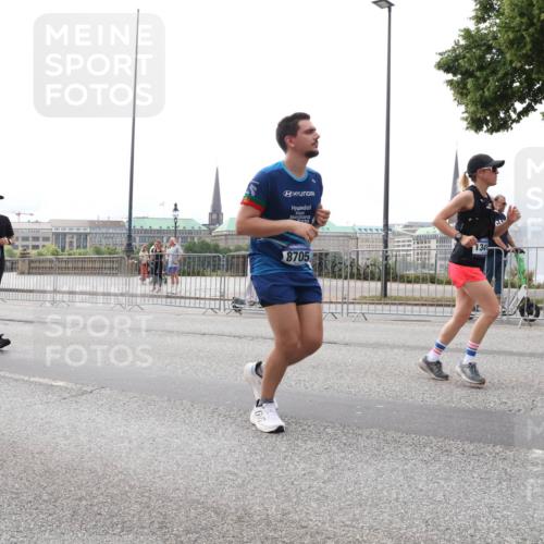 29.06.2025 - hella hamburg halbmarathon Lena Gebhardt http://msf.ph/oto/8271271 29.06.2025 10:34:51 Lombardsbrücke 14273, 130, 8705, 134, 1025, 1284, 1497, 1849, 2023, 2355, 2412, 3130, 3409, 3420, 4540, 4884, 5453, 5609, 6034, 6171, 6310, 6329, 6335, 6379, 6397, 6571, 6803, 6843, 7020, 7299, 7386, 7644, 7733, 8369, 8705, 8793, 9122, 9164, 9248, 9379, 9448, 9514, 10335, 10358, 10464, 10606, 10674, 11122, 11245, 11646, 11872, 12019, 12164, 12236, 12382, 12764, 13957, 15477, 16238, 16311, 16390, 16682, 16919, 17230, 18158, 18941 meine-sportfotos.de