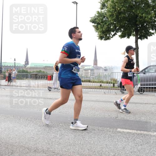 29.06.2025 - hella hamburg halbmarathon Lena Gebhardt http://msf.ph/oto/8271314 29.06.2025 10:34:51 Lombardsbrücke 14273, 8705, 134, 1025, 1284, 1497, 1849, 2023, 2355, 2412, 3130, 3409, 3420, 4540, 4884, 5453, 5609, 6034, 6171, 6310, 6329, 6335, 6379, 6397, 6571, 6803, 6843, 7020, 7299, 7386, 7644, 7733, 8369, 8705, 8793, 9122, 9164, 9248, 9379, 9448, 9514, 10335, 10358, 10464, 10606, 10674, 11122, 11245, 11646, 11872, 12019, 12164, 12236, 12382, 12764, 13957, 15477, 16238, 16311, 16390, 16682, 16919, 17230, 18158, 18941 meine-sportfotos.de