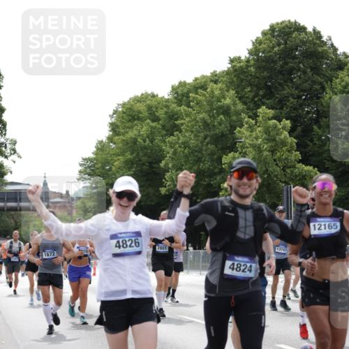 29.06.2025 - hella hamburg halbmarathon Jannik Wohlers http://msf.ph/oto/8271329 29.06.2025 10:33:53 Lombardsbrücke 1672, 2265, 2412, 2464, 2496, 2510, 2511, 2801, 2933, 3145, 3829, 3848, 4824, 4826, 5609, 6105, 6571, 6574, 7324, 7329, 8349, 8965, 9379, 10360, 10564, 11432, 11668, 11872, 12165, 12896, 13437, 13747, 13957, 14047, 14058, 14854, 14855, 14918, 14919, 15793, 15983, 16115, 16578, 16919, 17105, 17230, 17650, 17789, 18044, 18941 meine-sportfotos.de