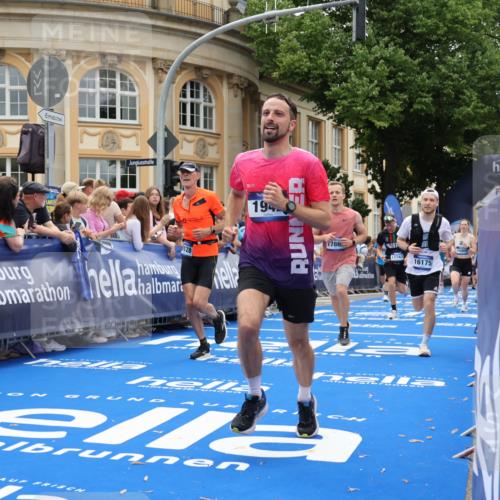 29.06.2025 - hella hamburg halbmarathon Strokosch-Dieckow http://msf.ph/oto/8271369 29.06.2025 10:46:43 Ziel 1920, 1942, 3976, 6630, 9051, 11858, 13554, 13940, 14541, 15026, 15714, 15900, 16175, 17353, 17492, 17669, 17743, 17865, 17892, 18297, 19128 meine-sportfotos.de
