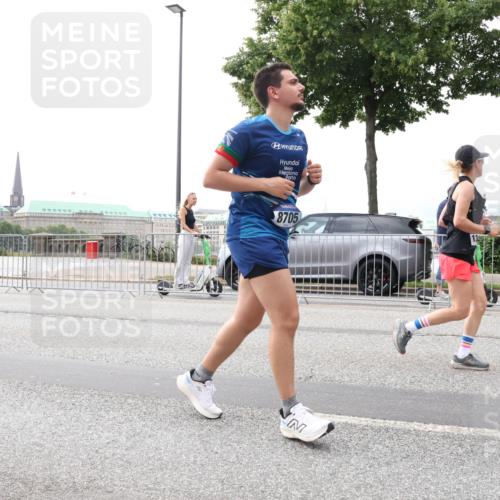 29.06.2025 - hella hamburg halbmarathon Lena Gebhardt http://msf.ph/oto/8271393 29.06.2025 10:34:51 Lombardsbrücke 14273, 8705, 1025, 1284, 1497, 1849, 2023, 2355, 2412, 3130, 3409, 3420, 4540, 4884, 5453, 5609, 6034, 6171, 6310, 6329, 6335, 6379, 6397, 6571, 6803, 6843, 7020, 7299, 7386, 7644, 7733, 8369, 8705, 8793, 9122, 9164, 9248, 9379, 9448, 9514, 10335, 10358, 10464, 10606, 10674, 11122, 11245, 11646, 11872, 12019, 12164, 12236, 12382, 12764, 13957, 15477, 16238, 16311, 16390, 16682, 16919, 17230, 18158, 18941 meine-sportfotos.de