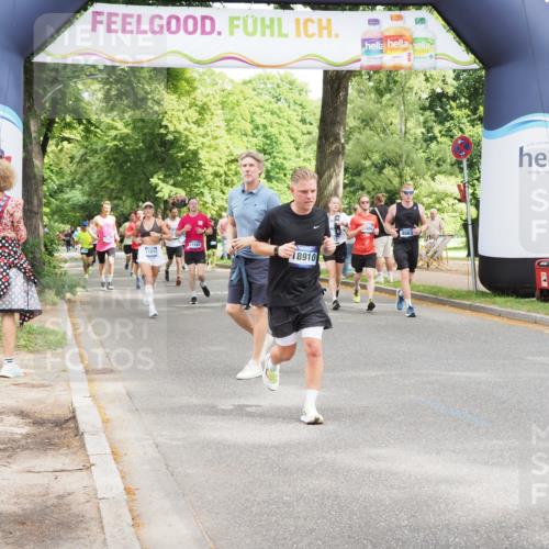 29.06.2025 - hella hamburg halbmarathon MichiJ http://msf.ph/oto/8271404 29.06.2025 10:55:53 Zwischen KM18-KM19 4663, 5166, 7802, 8256, 8563, 9845, 11582, 11611, 13285, 14270, 16687, 18189, 18910 meine-sportfotos.de