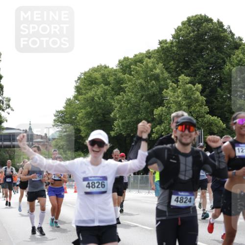 29.06.2025 - hella hamburg halbmarathon Jannik Wohlers http://msf.ph/oto/8271425 29.06.2025 10:33:53 Lombardsbrücke 1672, 2265, 2412, 2464, 2496, 2510, 2511, 2801, 2933, 3145, 3829, 3848, 4824, 4826, 5609, 6105, 6571, 6574, 7324, 7329, 8349, 8965, 9379, 10360, 10564, 11432, 11668, 11872, 12165, 12896, 13437, 13747, 13957, 14047, 14058, 14854, 14855, 14918, 14919, 15793, 15983, 16115, 16578, 16919, 17105, 17230, 17650, 17789, 18044, 18941 meine-sportfotos.de