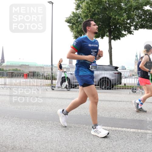 29.06.2025 - hella hamburg halbmarathon Lena Gebhardt http://msf.ph/oto/8271430 29.06.2025 10:34:51 Lombardsbrücke 14273, 8705, 1025, 1284, 1497, 1849, 2023, 2355, 2412, 3130, 3409, 3420, 4540, 4884, 5453, 5609, 6034, 6171, 6310, 6329, 6335, 6379, 6397, 6571, 6803, 6843, 7020, 7299, 7386, 7644, 7733, 8369, 8705, 8793, 9122, 9164, 9248, 9379, 9448, 9514, 10335, 10358, 10464, 10606, 10674, 11122, 11245, 11646, 11872, 12019, 12164, 12236, 12382, 12764, 13957, 15477, 16238, 16311, 16390, 16682, 16919, 17230, 18158, 18941 meine-sportfotos.de