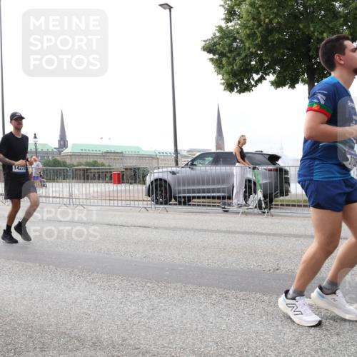 29.06.2025 - hella hamburg halbmarathon Lena Gebhardt http://msf.ph/oto/8271455 29.06.2025 10:34:51 Lombardsbrücke 310, 14273, 1025, 1284, 1497, 1849, 2023, 2355, 2412, 3130, 3409, 3420, 4540, 4884, 5453, 5609, 6034, 6171, 6310, 6329, 6335, 6379, 6397, 6571, 6803, 6843, 7020, 7299, 7386, 7644, 7733, 8369, 8705, 8793, 9122, 9164, 9248, 9379, 9448, 9514, 10335, 10358, 10464, 10606, 10674, 11122, 11245, 11646, 11872, 12019, 12164, 12236, 12382, 12764, 13957, 15477, 16238, 16311, 16390, 16682, 16919, 17230, 18158, 18941 meine-sportfotos.de