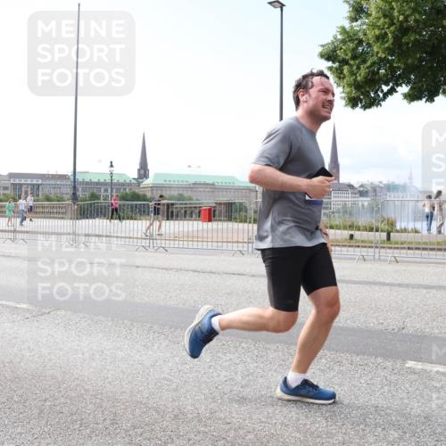29.06.2025 - hella hamburg halbmarathon Lena Gebhardt http://msf.ph/oto/8271471 29.06.2025 10:11:22 Lombardsbrücke 1166, 1531, 1723, 1781, 1866, 2868, 3837, 4287, 5254, 5653, 7271, 7370, 8115, 8171, 8206, 8207, 8368, 8561, 8807, 8810, 9119, 10196, 10372, 11149, 11321, 11755, 12286, 12556, 12571, 12790, 12836, 13203, 13603, 13939, 14008, 14022, 14149, 14270, 15009, 15252, 15797, 15908, 16383, 17142, 17500, 17787, 18278, 18382, 19172, 19241 meine-sportfotos.de