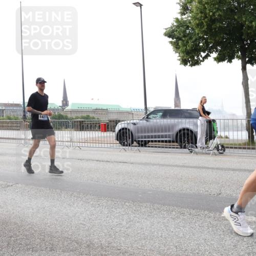 29.06.2025 - hella hamburg halbmarathon Lena Gebhardt http://msf.ph/oto/8271489 29.06.2025 10:34:52 Lombardsbrücke 15310, 14273, 1025, 1284, 1497, 1849, 2023, 2355, 2412, 3130, 3409, 3420, 4540, 4564, 4884, 5453, 6034, 6171, 6310, 6329, 6335, 6379, 6397, 6571, 6803, 6843, 7020, 7299, 7386, 7644, 7733, 8369, 8705, 8793, 9122, 9164, 9248, 9379, 9448, 9514, 10335, 10358, 10464, 10606, 10674, 11122, 11245, 11646, 11872, 12019, 12164, 12236, 12382, 12764, 13957, 15477, 16238, 16311, 16390, 16682, 16919, 17230, 18158, 18941 meine-sportfotos.de