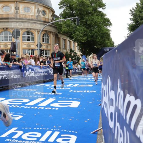29.06.2025 - hella hamburg halbmarathon Strokosch-Dieckow http://msf.ph/oto/8271542 29.06.2025 10:46:46 Ziel 1942, 3976, 4091, 6630, 11858, 13940, 14541, 15900, 16175, 17172, 17353, 17492, 17669, 17743, 17865, 17892, 19105, 19128 meine-sportfotos.de