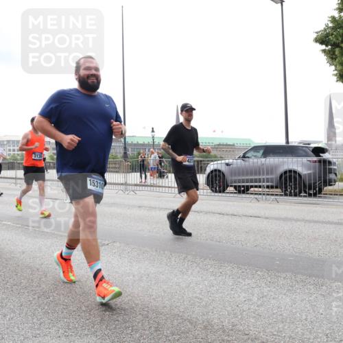 29.06.2025 - hella hamburg halbmarathon Lena Gebhardt http://msf.ph/oto/8271553 29.06.2025 10:34:52 Lombardsbrücke 347, 15477, 3130, 15310, 4273, 1025, 1284, 1497, 1849, 2023, 2355, 2412, 3130, 3409, 3420, 4540, 4564, 4884, 5453, 6034, 6171, 6310, 6329, 6335, 6379, 6397, 6571, 6803, 6843, 7020, 7299, 7386, 7644, 7733, 8369, 8705, 8793, 9122, 9164, 9248, 9379, 9448, 9514, 10335, 10358, 10464, 10606, 10674, 11122, 11245, 11646, 11872, 12019, 12164, 12236, 12382, 12764, 13957, 15477, 16238, 16311, 16390, 16682, 16919, 17230, 18158, 18941 meine-sportfotos.de