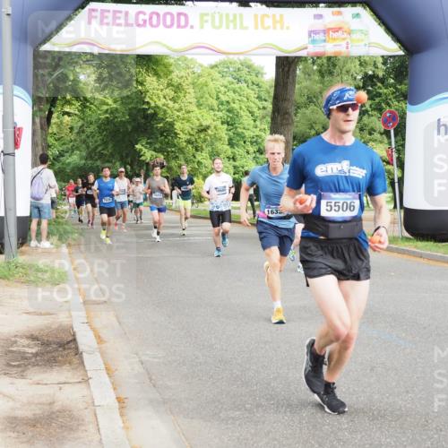 29.06.2025 - hella hamburg halbmarathon MichiJ http://msf.ph/oto/8271564 29.06.2025 10:31:18 Zwischen KM18-KM19 1353, 2653, 4229, 4235, 5011, 5506, 7448, 7635, 7734, 7765, 9364, 10216, 11177, 11907, 12327, 16333, 17733, 17911, 18449, 18659 meine-sportfotos.de