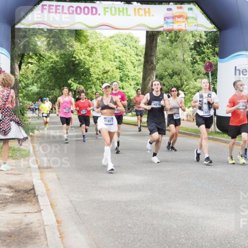 29.06.2025 - hella hamburg halbmarathon MichiJ http://msf.ph/oto/8271628 29.06.2025 10:55:55 Zwischen KM18-KM19 1406, 4663, 5166, 6083, 7802, 8256, 9845, 11582, 11611, 13285, 14270, 15858, 18910 meine-sportfotos.de