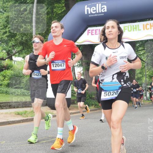 29.06.2025 - hella hamburg halbmarathon KatJ http://msf.ph/oto/8271677 29.06.2025 10:39:50 Zwischen KM18-KM19 1257, 1657, 2814, 5008, 5020, 5093, 6198, 7383, 7475 meine-sportfotos.de