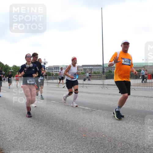 29.06.2025 - hella hamburg halbmarathon Lena Gebhardt http://msf.ph/oto/8271684 29.06.2025 10:46:21 Lombardsbrücke 1004, 1429, 1465, 1532, 1608, 1837, 1867, 1868, 2398, 2423, 2500, 2697, 2773, 2813, 2951, 2954, 3410, 3469, 4119, 4223, 4355, 4448, 4572, 4604, 5697, 5703, 5769, 5770, 5854, 5892, 6068, 6124, 6161, 6333, 6392, 7303, 7364, 7368, 7374, 7605, 7767, 7894, 7960, 7983, 8047, 8477, 8551, 8700, 9120, 9121, 9129, 9337, 9426, 9445, 9691, 10153, 10230, 11358, 11361, 11876, 11910, 12298, 12333, 12507, 12522, 13969, 14261, 15852, 16882 meine-sportfotos.de