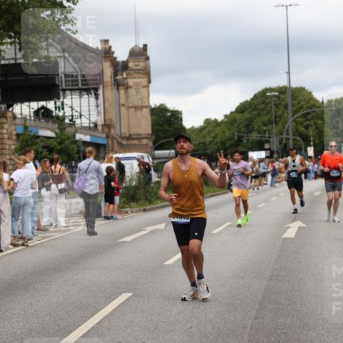 29.06.2025 - hella hamburg halbmarathon Yannick Fuchs http://msf.ph/oto/8271716 29.06.2025 10:49:09 20KM 1120, 1143, 2029, 2119, 2252, 2448, 2955, 3037, 3256, 3652, 4249, 4616, 4868, 4897, 4903, 5021, 6355, 6891, 6938, 7221, 8618, 10044, 10188, 11231, 11568, 12248, 12483, 12526, 12544, 12584, 13267, 14750, 14834, 14845, 14909, 15854, 15868, 15896, 16108, 16110, 16327, 16334, 16609, 17603, 17842, 18031, 18190, 18380, 19047 meine-sportfotos.de