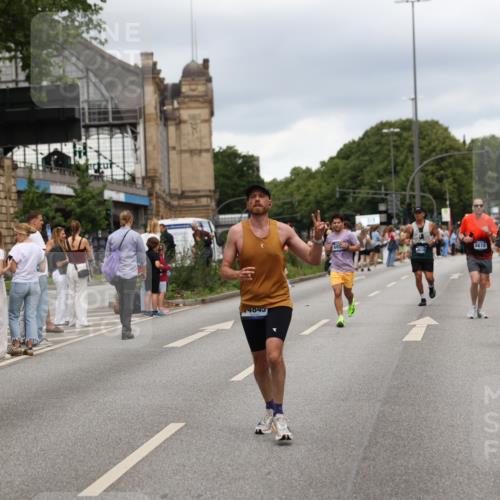 29.06.2025 - hella hamburg halbmarathon Yannick Fuchs http://msf.ph/oto/8271725 29.06.2025 10:49:09 20KM 1120, 1143, 2029, 2119, 2252, 2448, 2955, 3037, 3256, 3652, 4249, 4616, 4868, 4897, 4903, 5021, 6355, 6891, 6938, 7221, 8618, 10044, 10188, 11231, 11568, 12248, 12483, 12526, 12544, 12584, 13267, 14750, 14834, 14845, 14909, 15854, 15868, 15896, 16108, 16110, 16327, 16334, 16609, 17603, 17842, 18031, 18190, 18380, 19047 meine-sportfotos.de