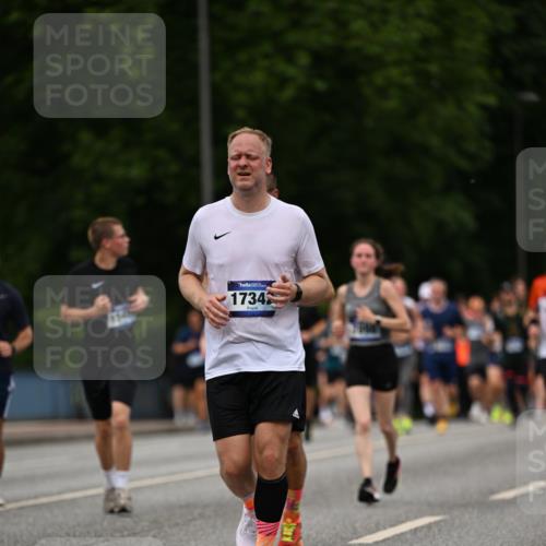 29.06.2025 - hella hamburg halbmarathon Dr. Thomas Lammeyer http://msf.ph/oto/8271729 29.06.2025 10:36:02 Kennedybrücke 1235, 1292, 2672, 3358, 3752, 4314, 4877, 4924, 5496, 5601, 5658, 5743, 6344, 7295, 7334, 7344, 7570, 7695, 7816, 7898, 8304, 8538, 8757, 9478, 9604, 9882, 10421, 10653 meine-sportfotos.de