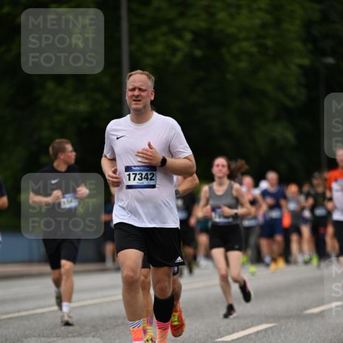 29.06.2025 - hella hamburg halbmarathon Dr. Thomas Lammeyer http://msf.ph/oto/8271739 29.06.2025 10:36:02 Kennedybrücke 1235, 1292, 2672, 3358, 3752, 4314, 4877, 4924, 5496, 5601, 5658, 5743, 6344, 7295, 7334, 7344, 7570, 7695, 7816, 7898, 8304, 8538, 8757, 9478, 9604, 9882, 10421, 10653 meine-sportfotos.de