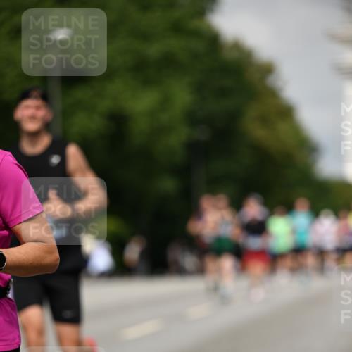 29.06.2025 - hella hamburg halbmarathon Dr. Thomas Lammeyer http://msf.ph/oto/8271745 29.06.2025 10:15:13 Kennedybrücke 1531, 1866, 1992, 4287, 5379, 5440, 5990, 5991, 8171, 8807, 8810, 9169, 9191, 10196, 10372, 11321 meine-sportfotos.de