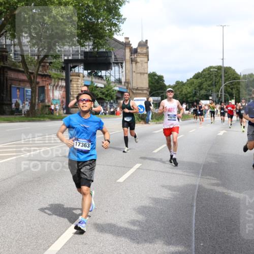 29.06.2025 - hella hamburg halbmarathon Yannick Fuchs http://msf.ph/oto/8271746 29.06.2025 10:37:02 20KM 1209, 1312, 1700, 2233, 4235, 4823, 5436, 6721, 6770, 7035, 7448, 7693, 7734, 7765, 7865, 9833, 10216, 10469, 11907, 12839, 13446, 13709, 13725, 14447, 14811, 14813, 15095, 15175, 15270, 15297, 15301, 15535, 16295, 16333, 16507, 16626, 16660, 16677, 17000, 17016, 17177, 17363, 17864, 17911, 18275, 18330, 18559, 18632, 18680, 18920 meine-sportfotos.de